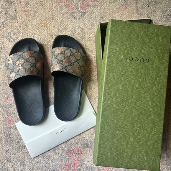 Gucci Berry print logo slides - Picture 3 of 6